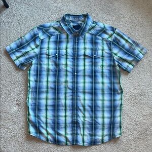 Prana Checkered Casual Shirt Sleeve Button Down Shirt. Size Large.